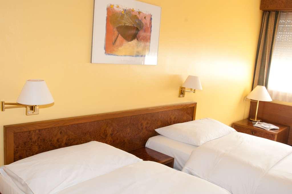 Hostellerie De La Vendee Lancy Room photo