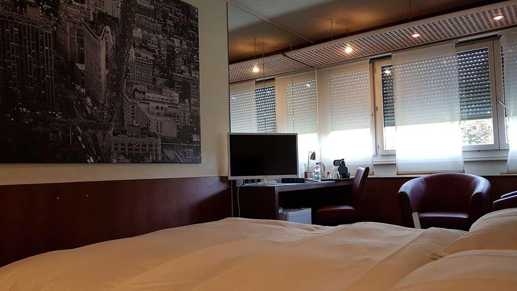 Hostellerie De La Vendee Lancy Room photo